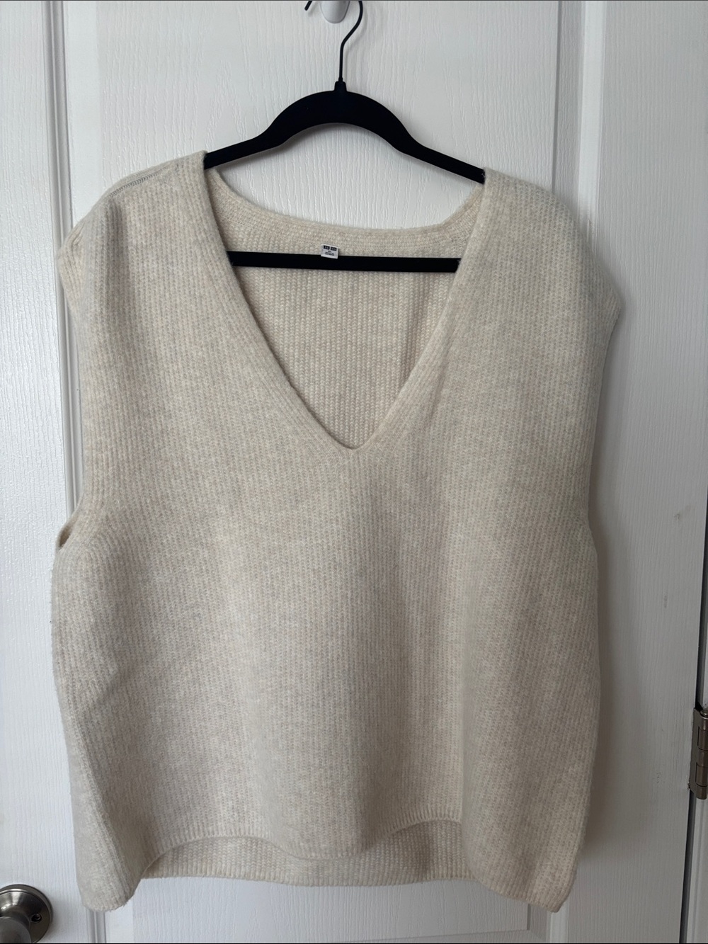 Uniqlo Beige Cream V-Neck Sleeveless Sweater Vest